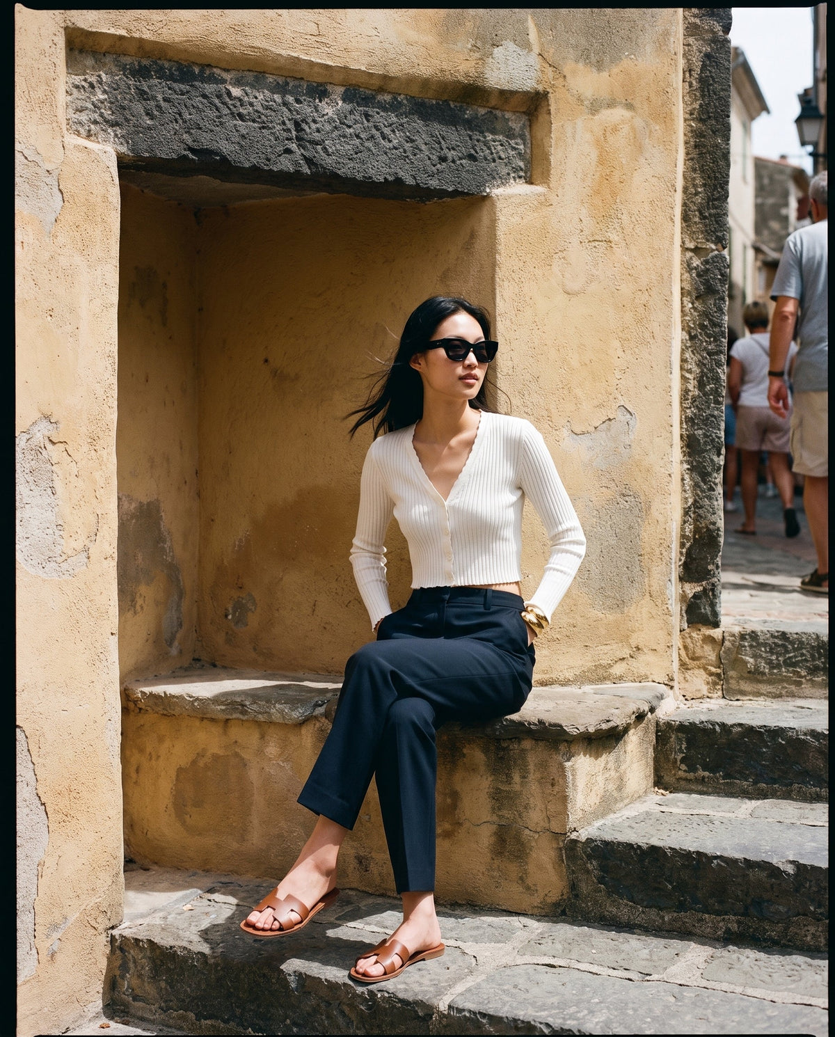 The Minimal Muse V-Neck Sweater 12 Rue Collette