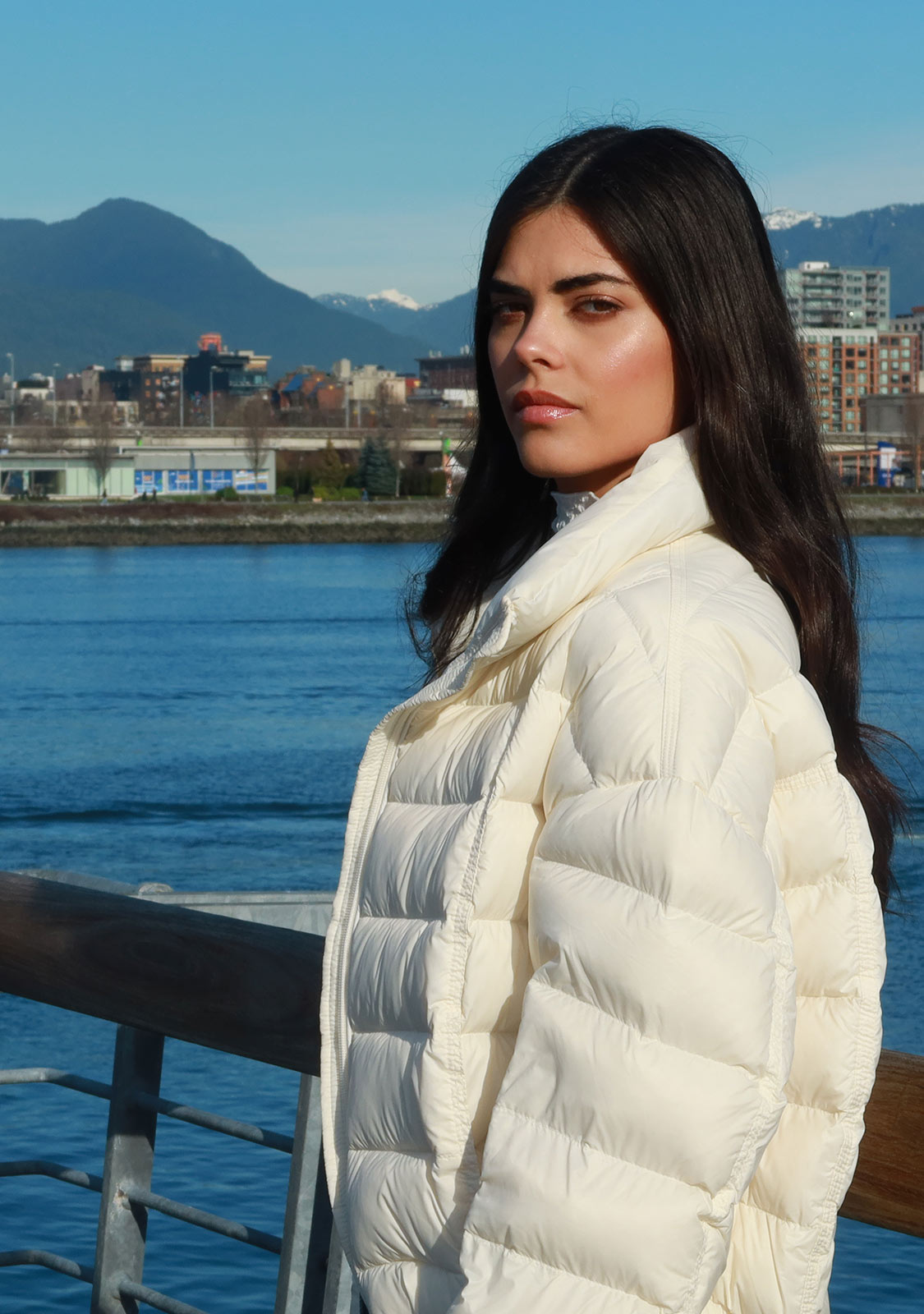 Cropped Puffer Jacket Beige