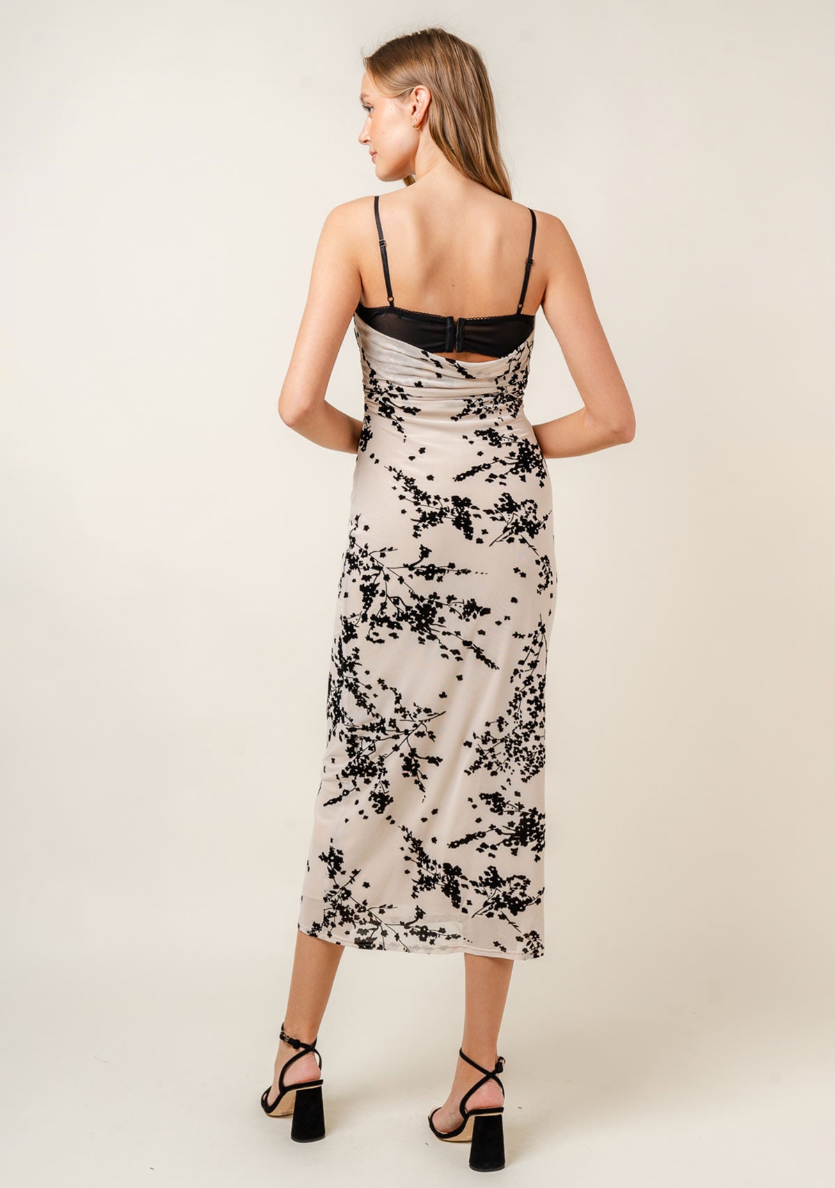 Robe midi en velours dévoré à bonnets spaghetti et résille