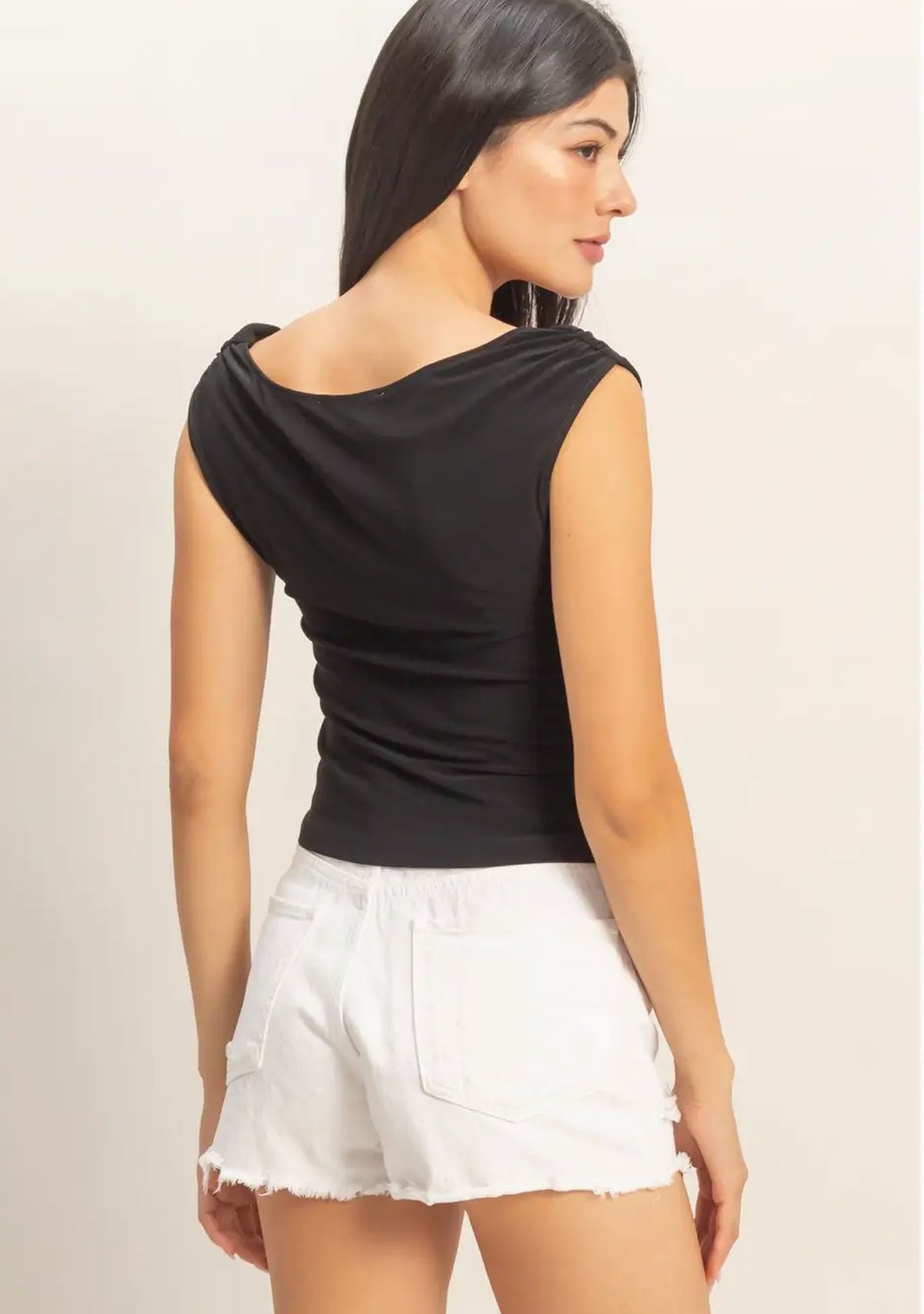 Sleeveless Boat Neck Blouse Black Hyfve