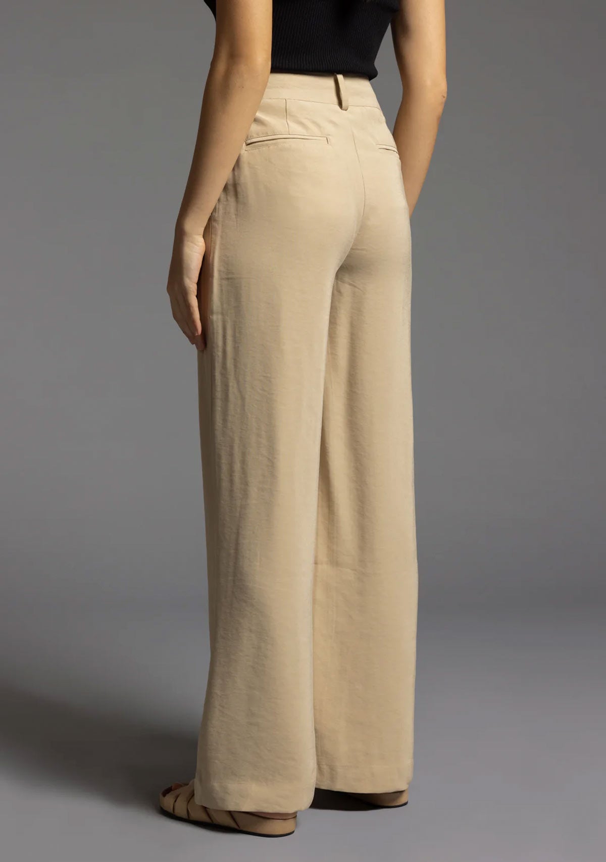 PANTALONS EN DENTELLE