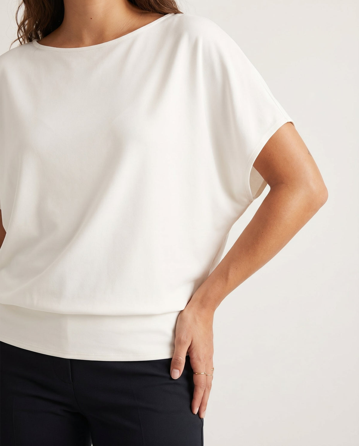 Short Sleeve Scuba Oversized Top Off White Charlotte Avery (Jolie Inc.)
