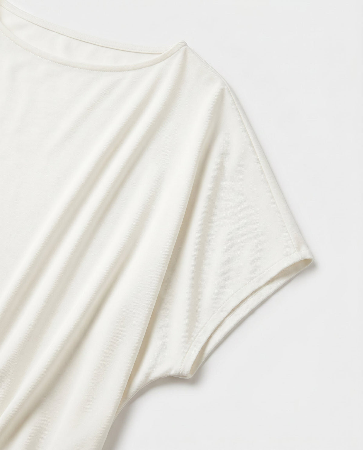 Short Sleeve Scuba Oversized Top Off White Charlotte Avery (Jolie Inc.)