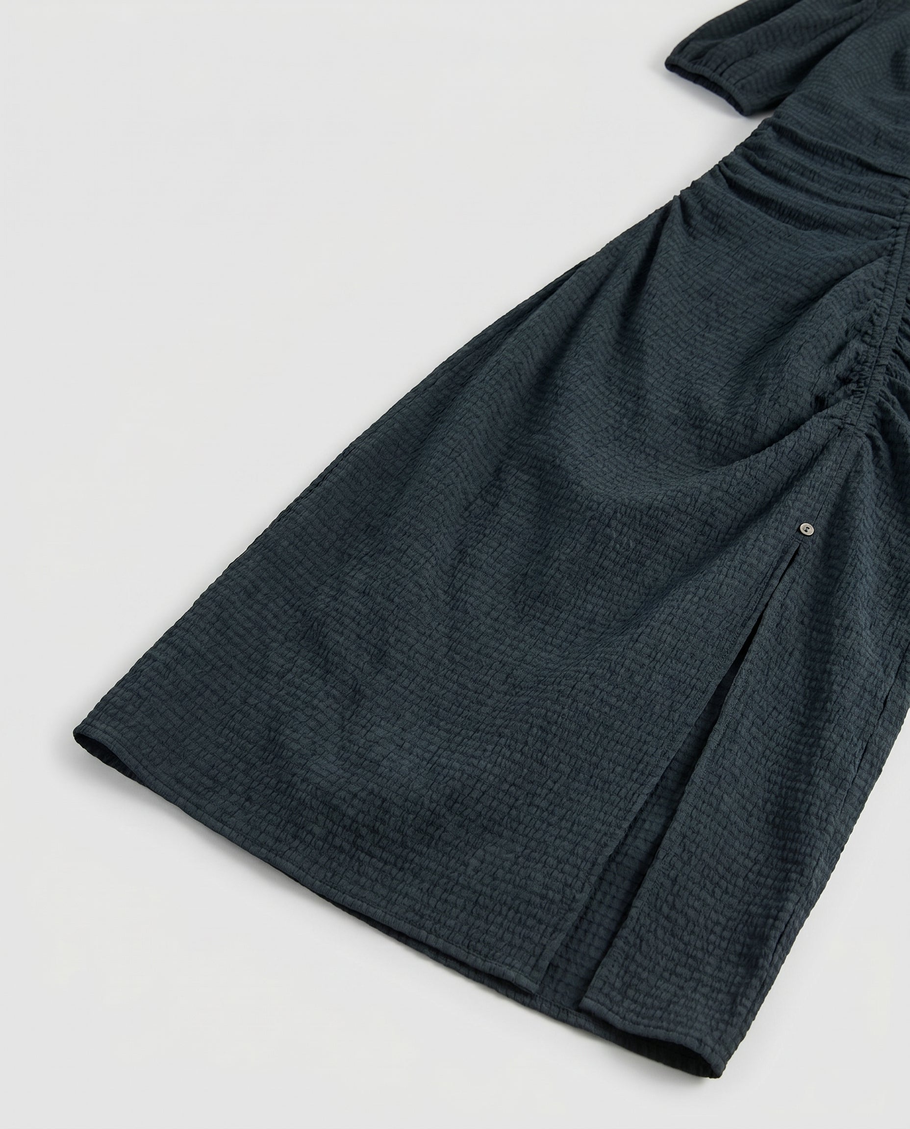 Robe midi en jersey structuré ouvert couleur carbone