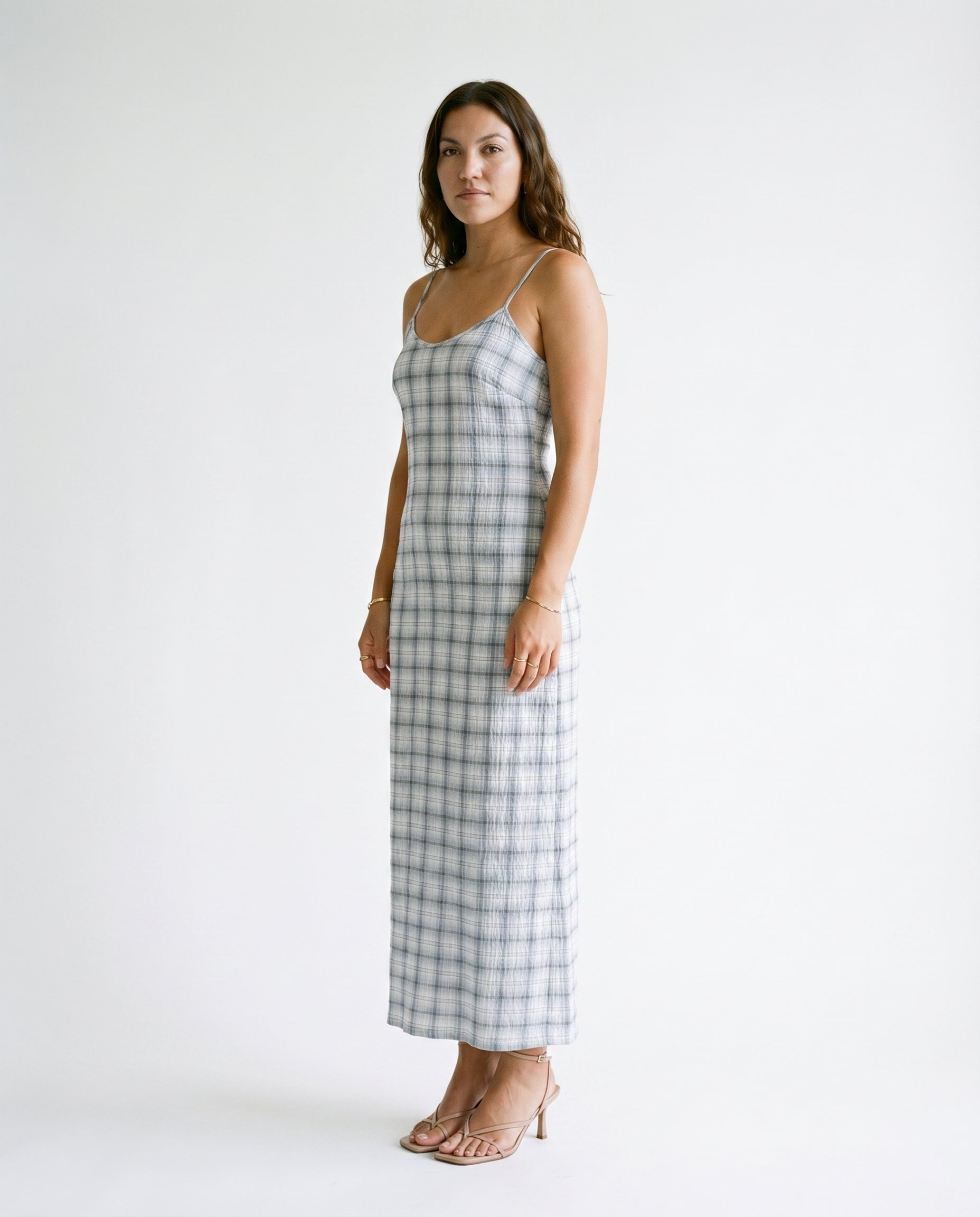Lagoon - Robe longue en seersucker de chanvre à carreaux grisâtres