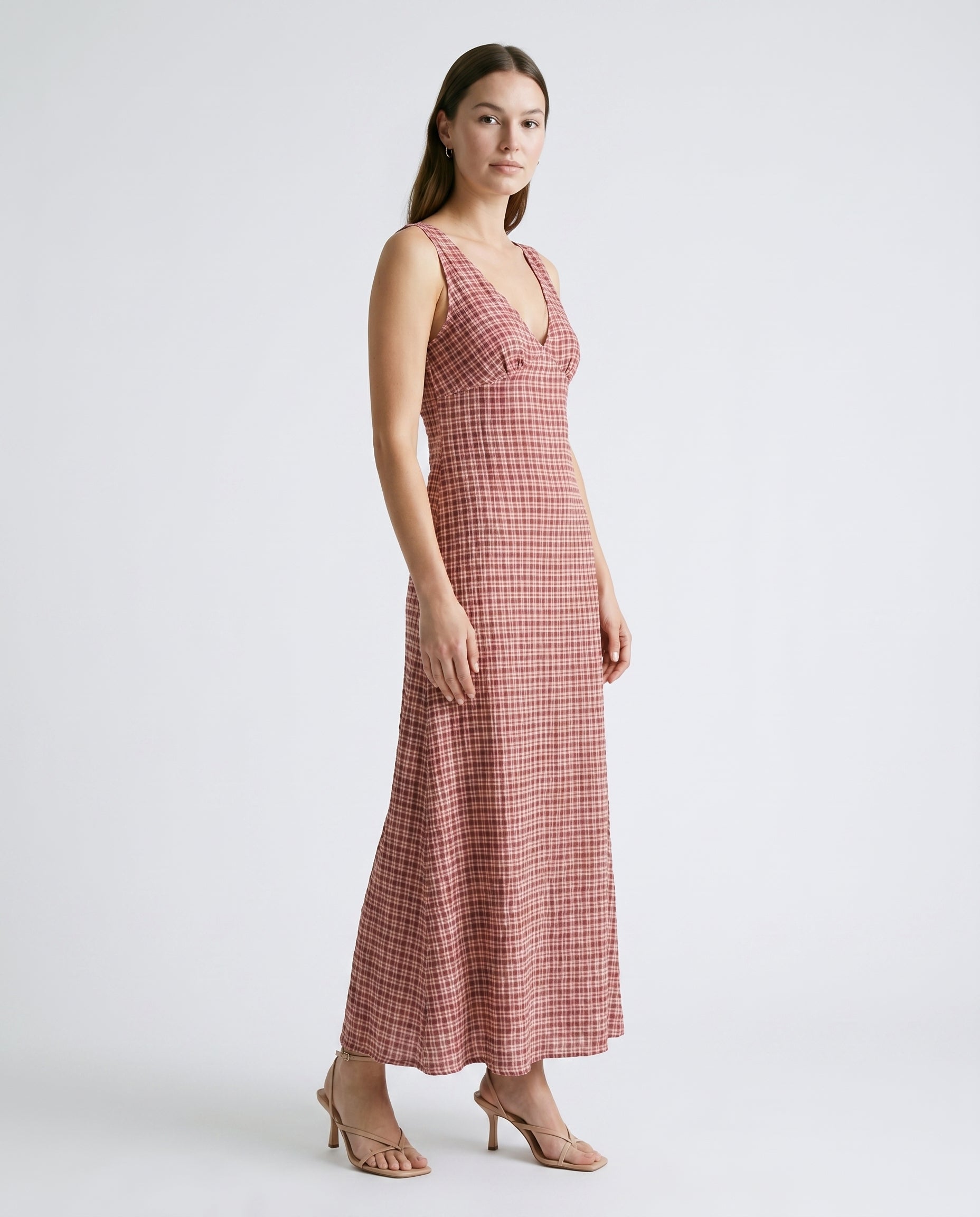Capricorn Tully - Robe longue en seersucker de chanvre à carreaux bordeaux/beige