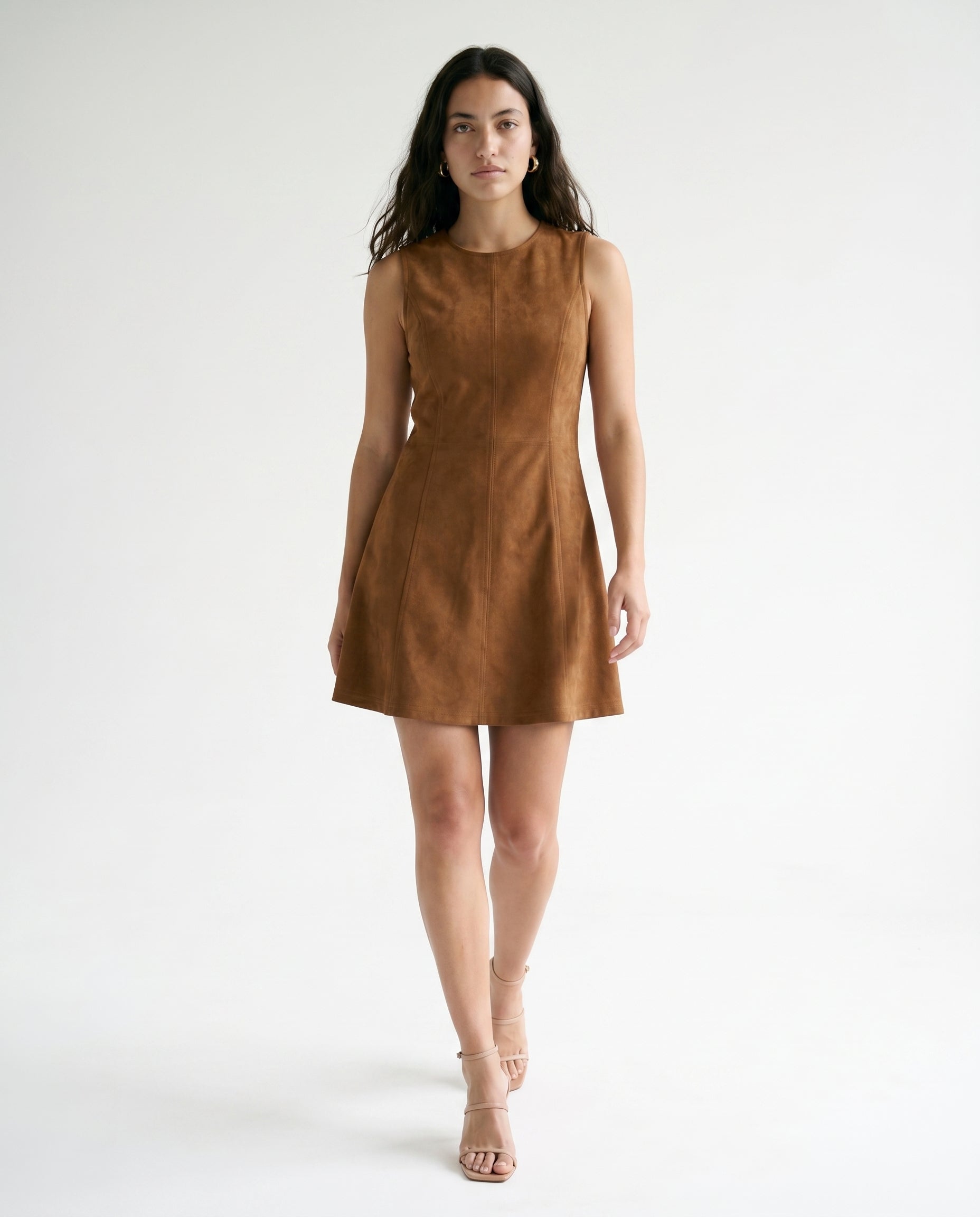 Robe mini trapèze dos nu en daim et denim