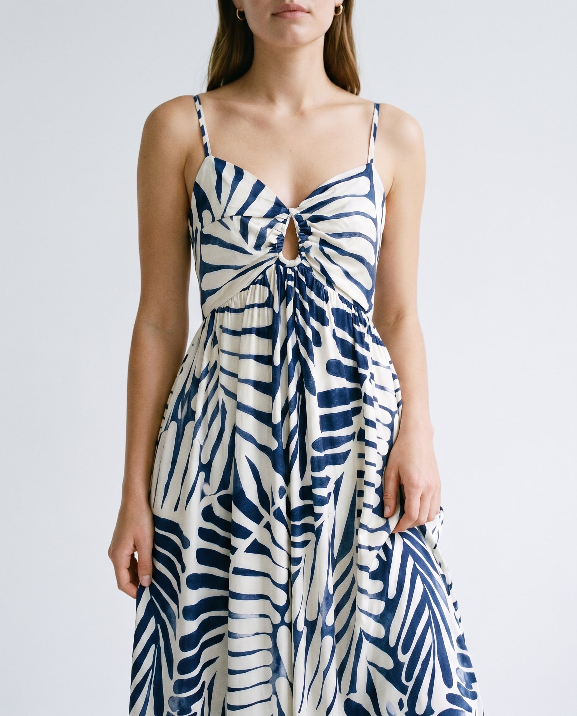 C.F Bust Hole W/ Tie Maxi Dress Navy/Ivory