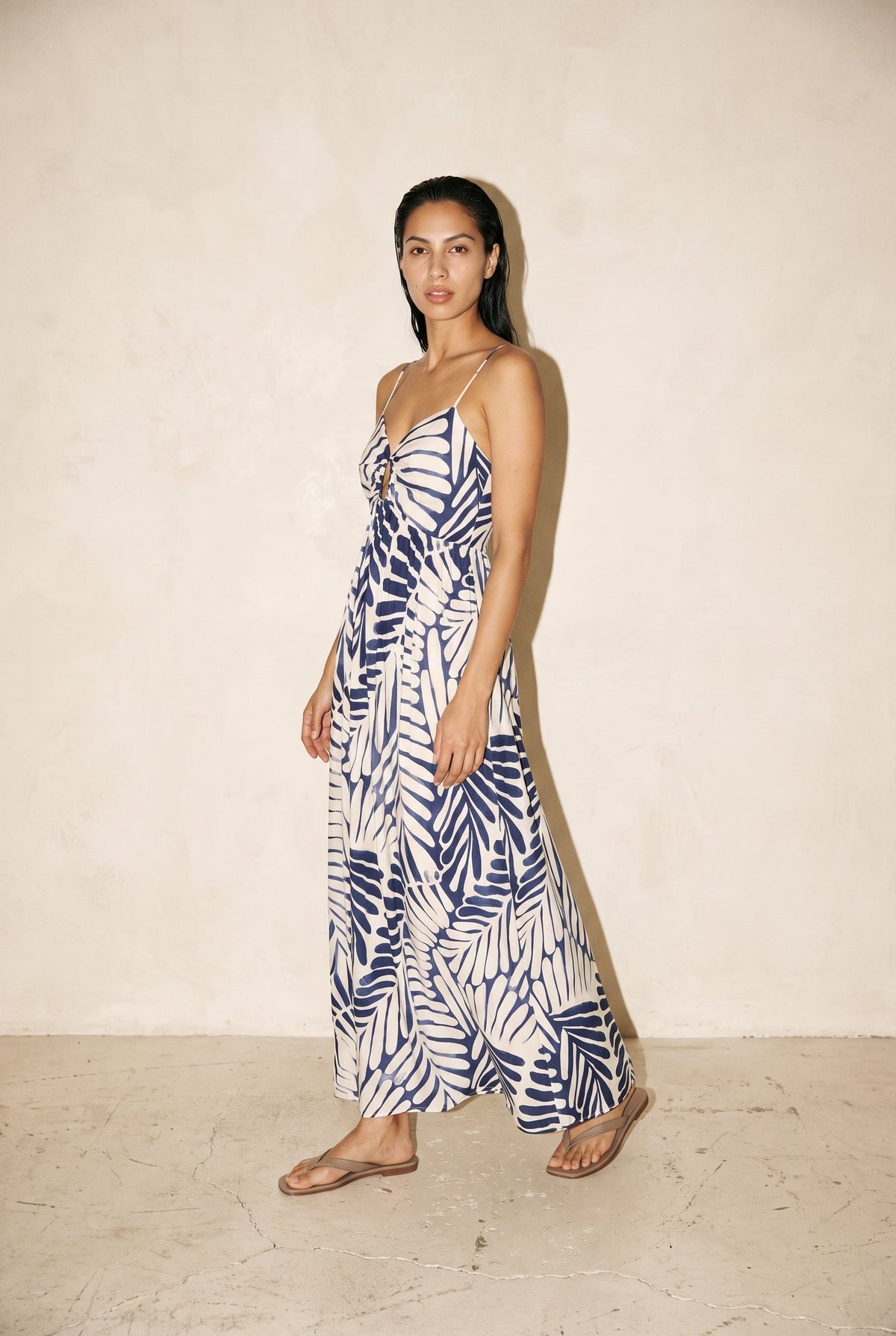 C.F Bust Hole W/ Tie Maxi Dress Navy/Ivory Aakaa