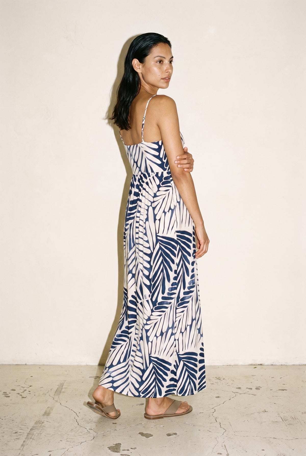 C.F Bust Hole W/ Tie Maxi Dress Navy/Ivory Aakaa