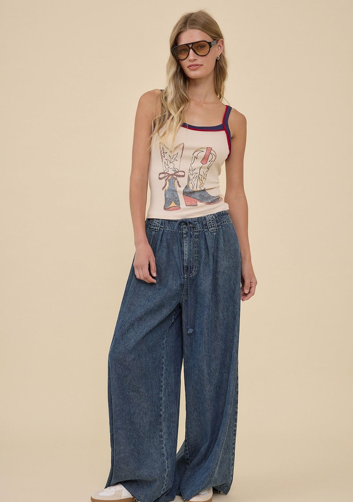 T-Shirt Sleeveless Boots Cream