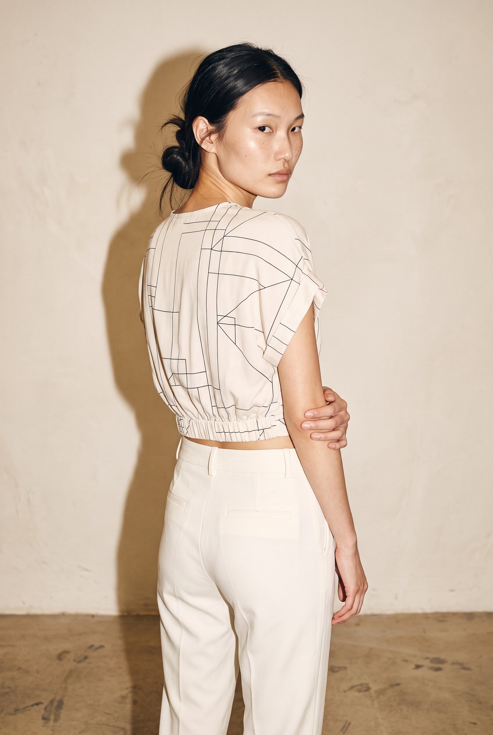Multi Grid Pattern Knot Front Top Miou Muse