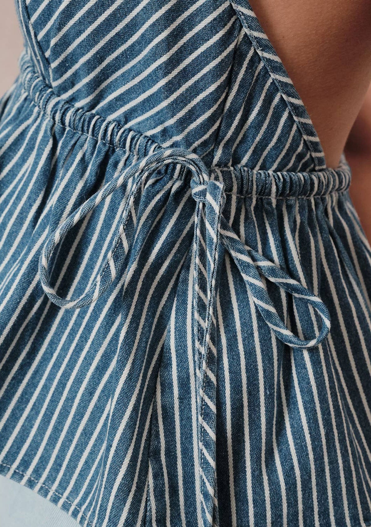 Halter Sleeveless Top W Tunnering Self Ties At Side Seams Denim White Stripe