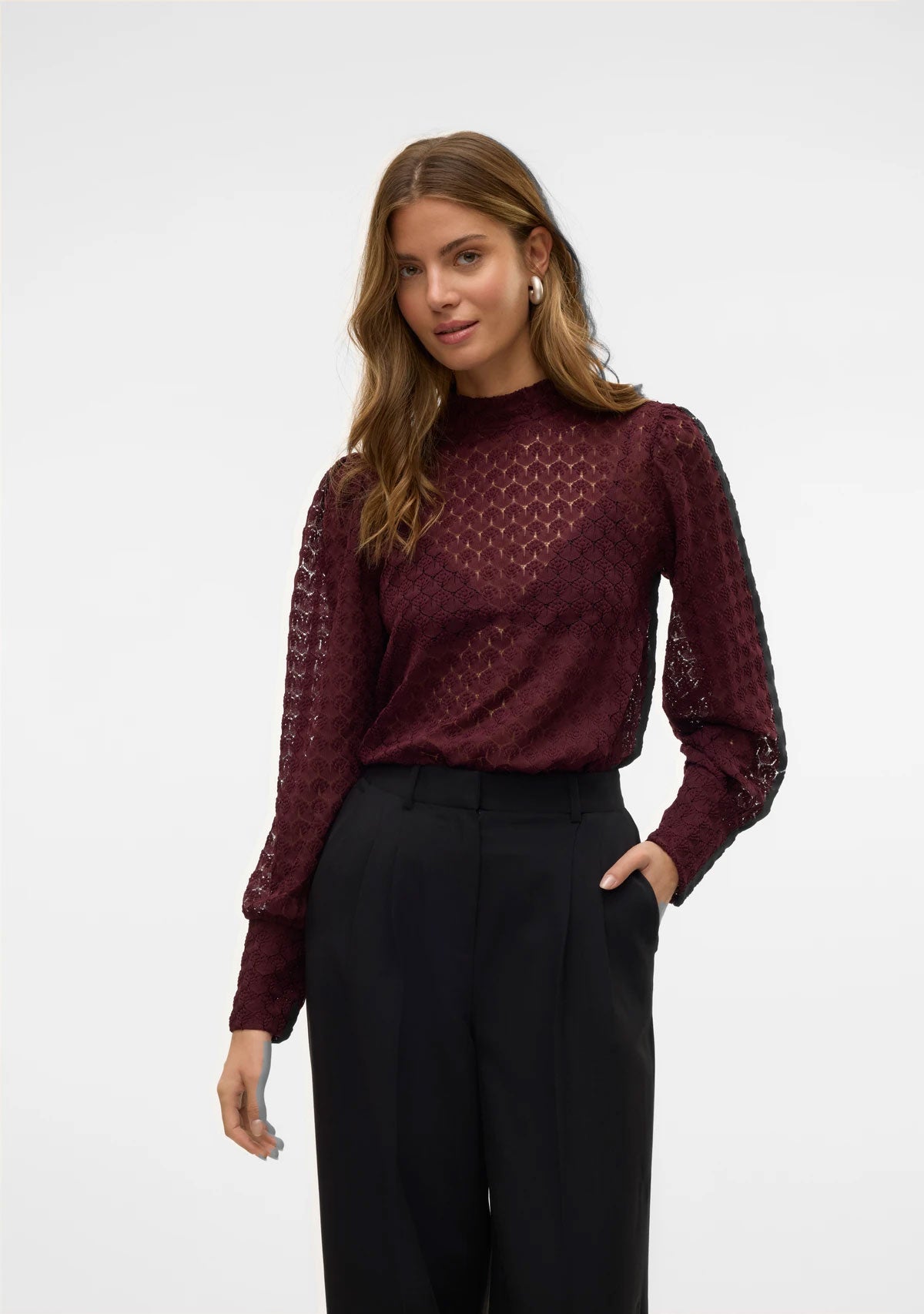 VMBecca Ls High Neck Lace Top Jrs Noos Winetasting