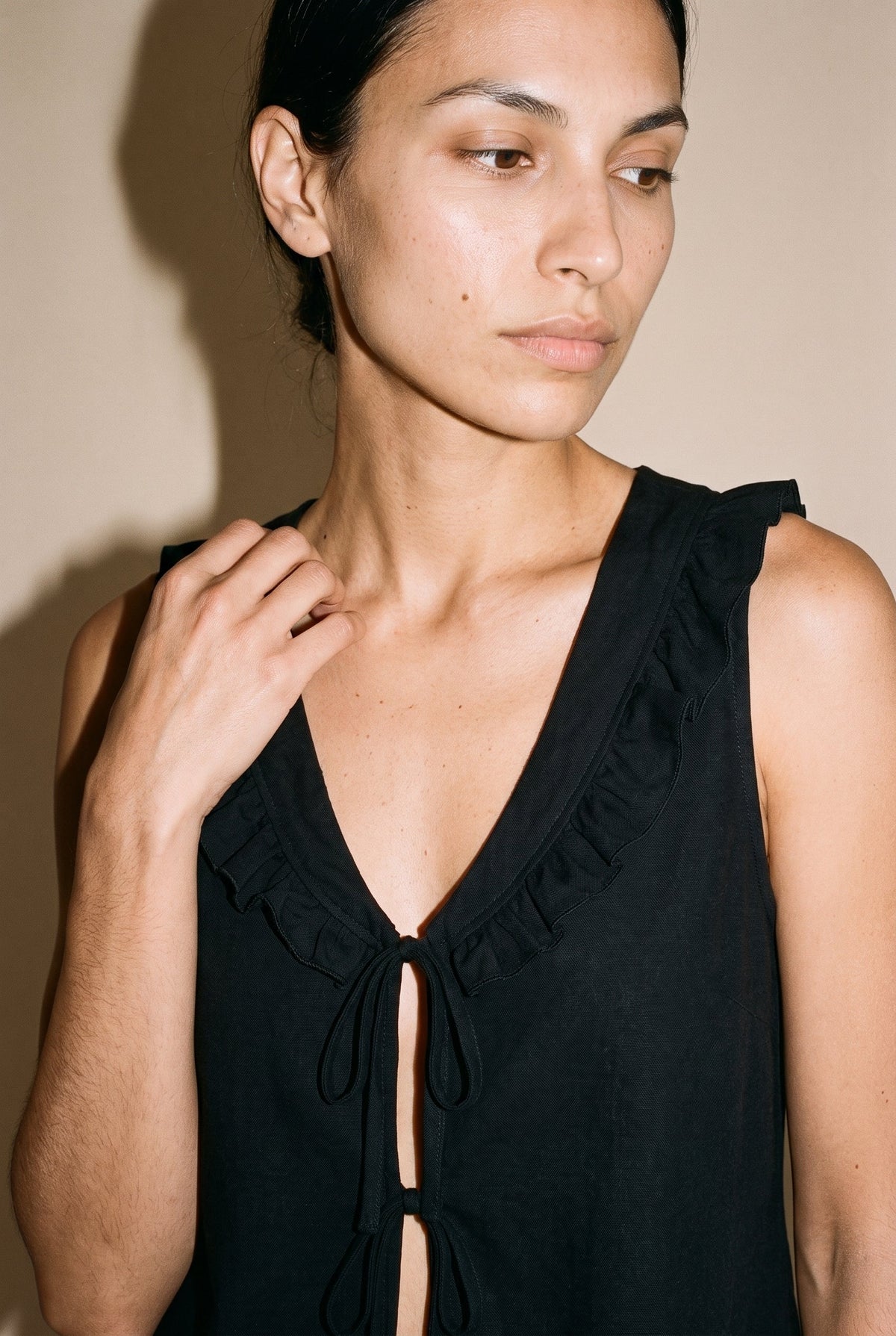 Ruffle Sleeveless Top Black Hyfve