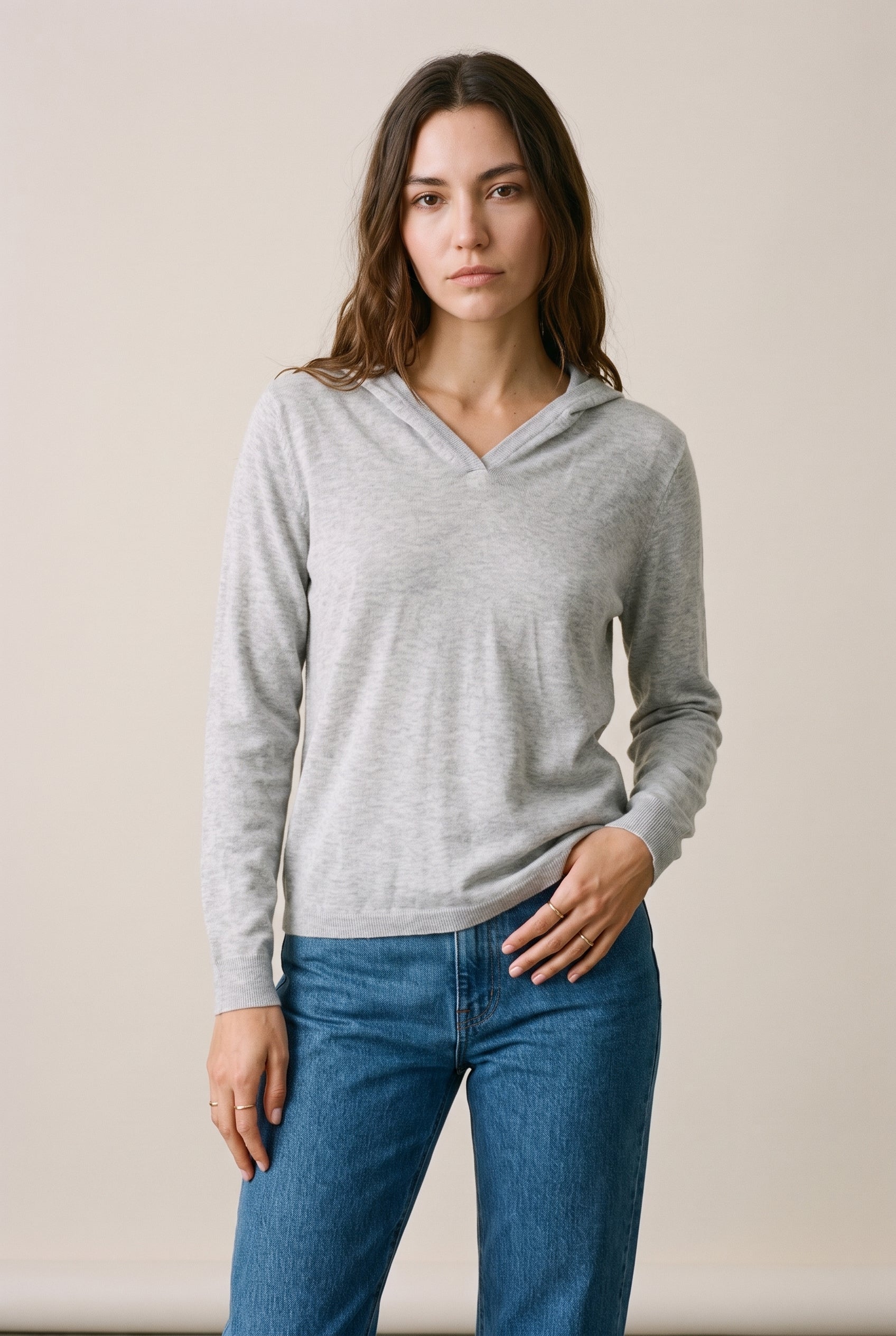 Sweat à capuche en maille grise