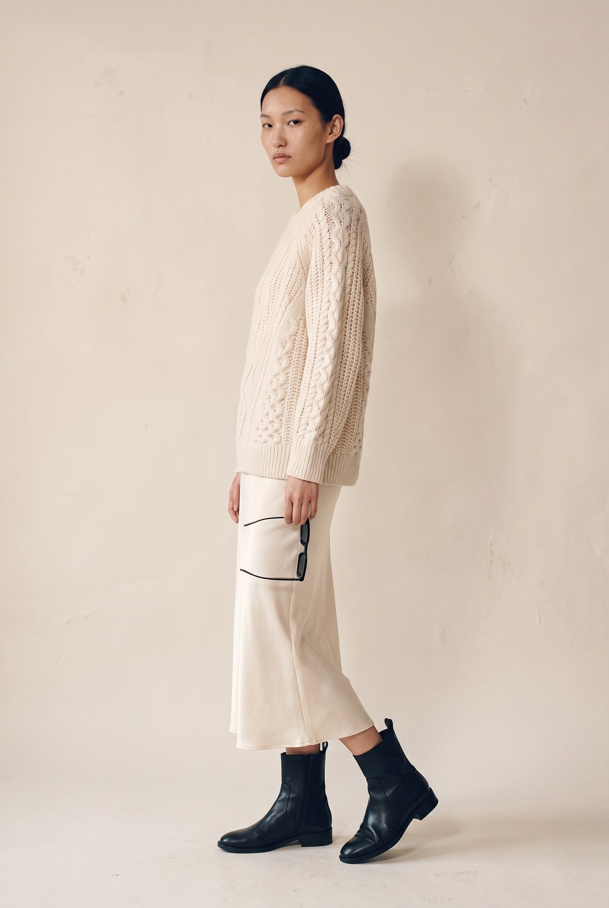 Vmmiranda Cable Raglan Pullover in birch — side profile