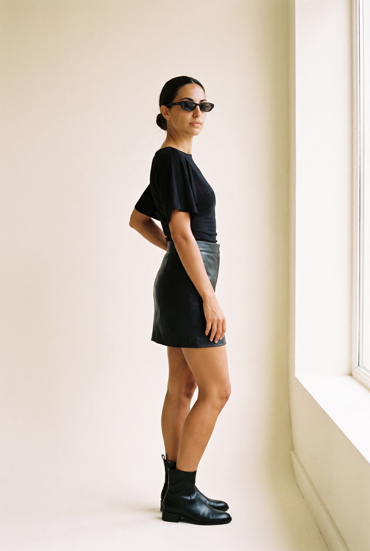 The Shianne Top in black — side profile