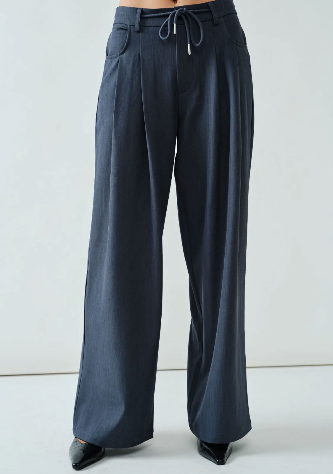 Soft Drape And Drawstring Pleated Wide Pants Navy