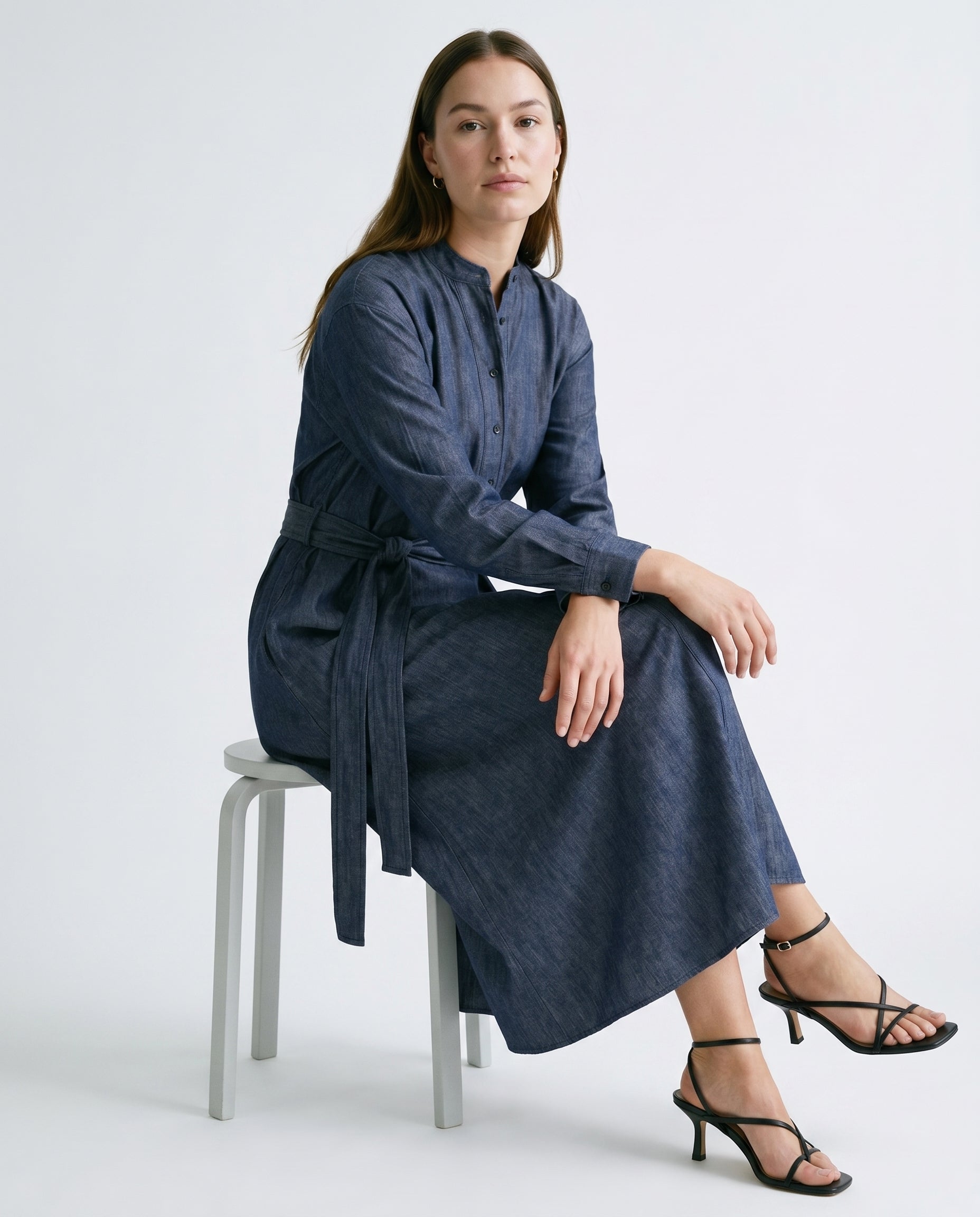 Robe-chemise midi ceinturée en jean bleu