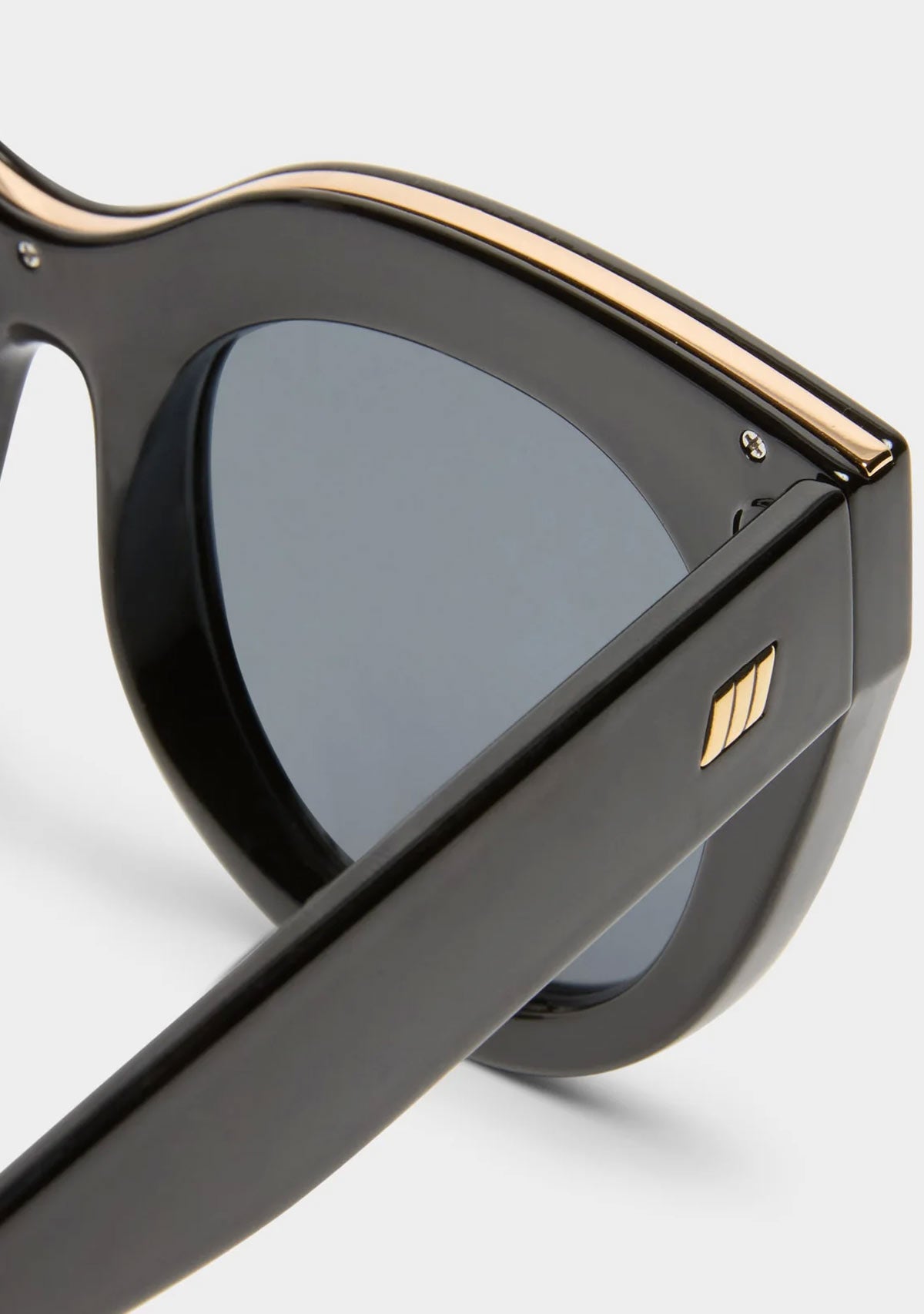 Air Heart Black/Smoke