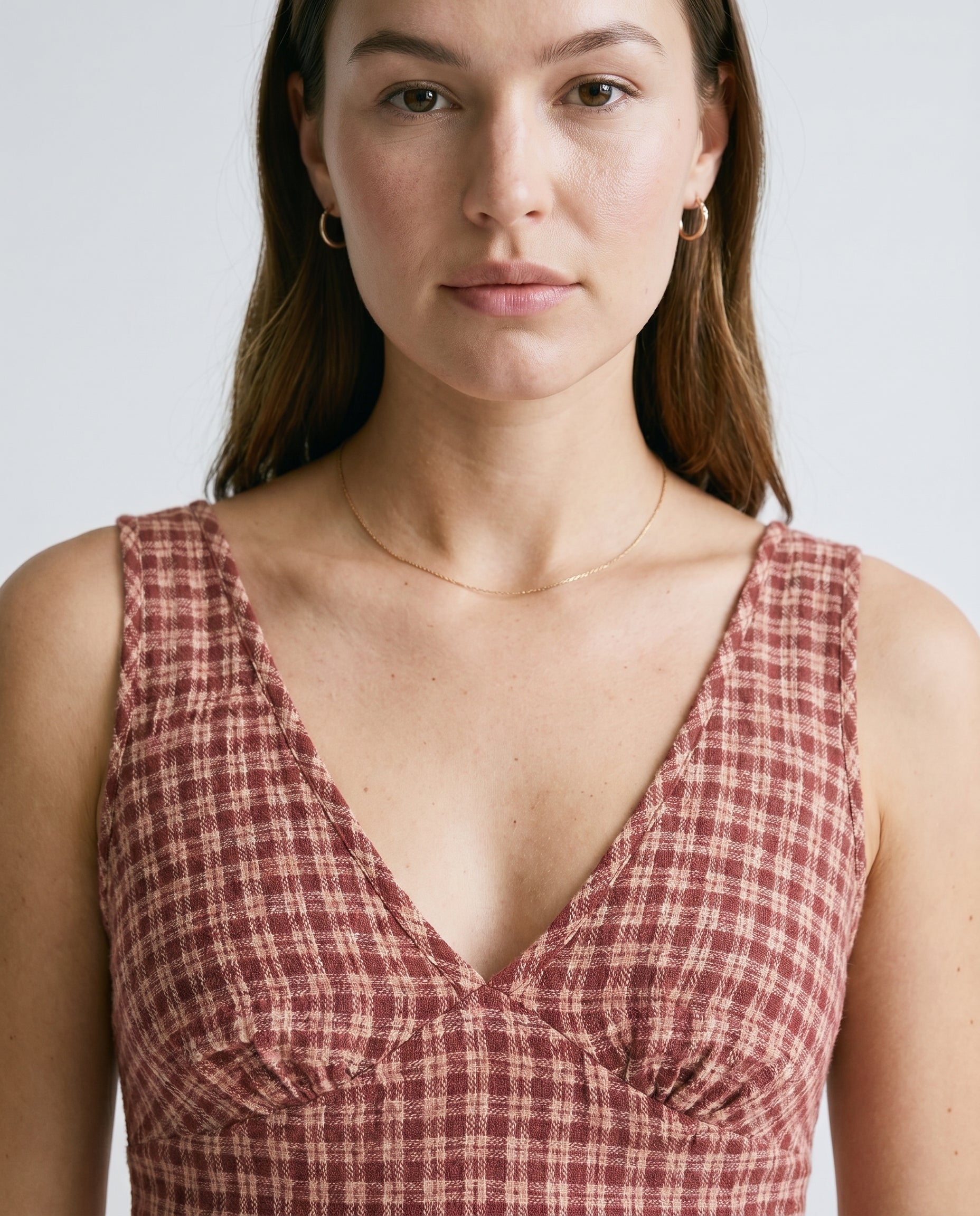 Capricorne - Robe courte en seersucker de chanvre à carreaux bordeaux/beige