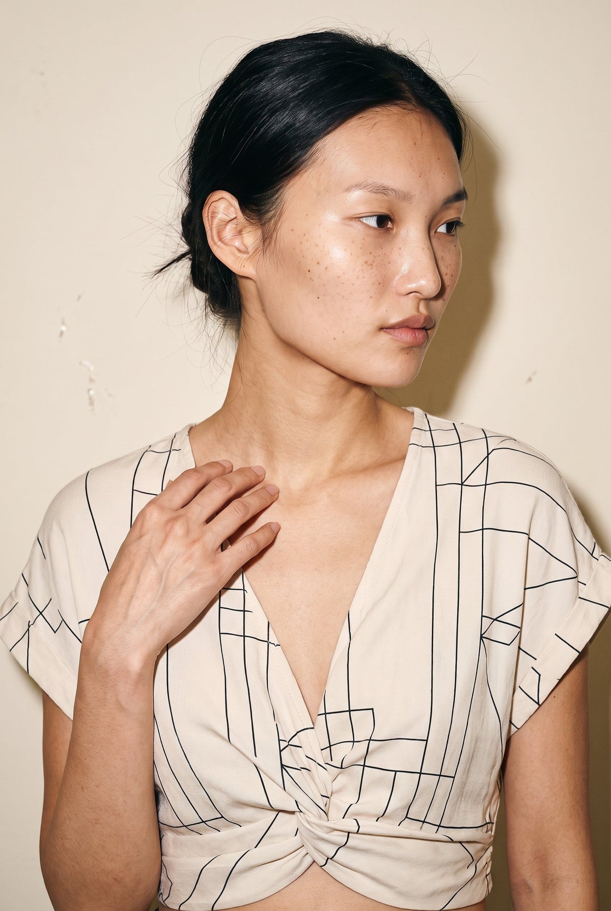 Multi Grid Pattern Knot Front Top Miou Muse