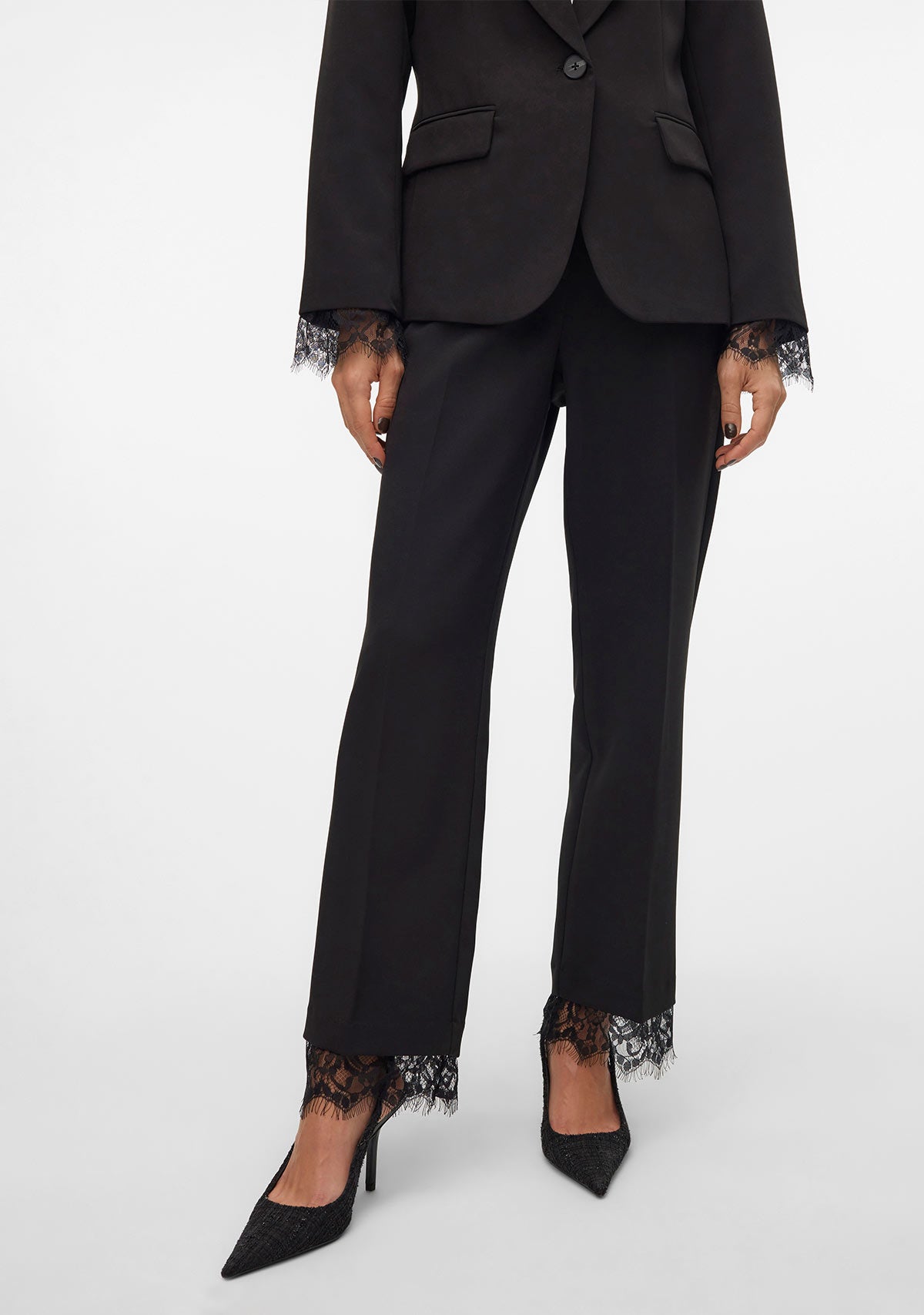 Vm Lulu Hw Straight Lace Detail Pants