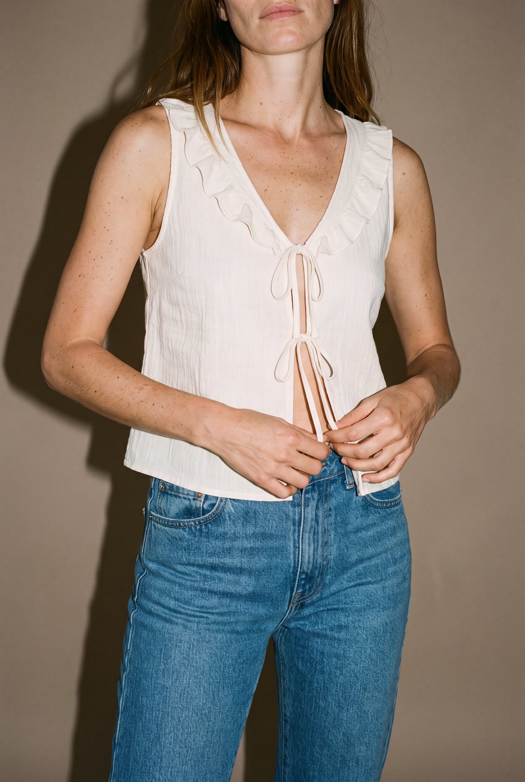 Ruffle Sleeveless Top Cream Hyfve
