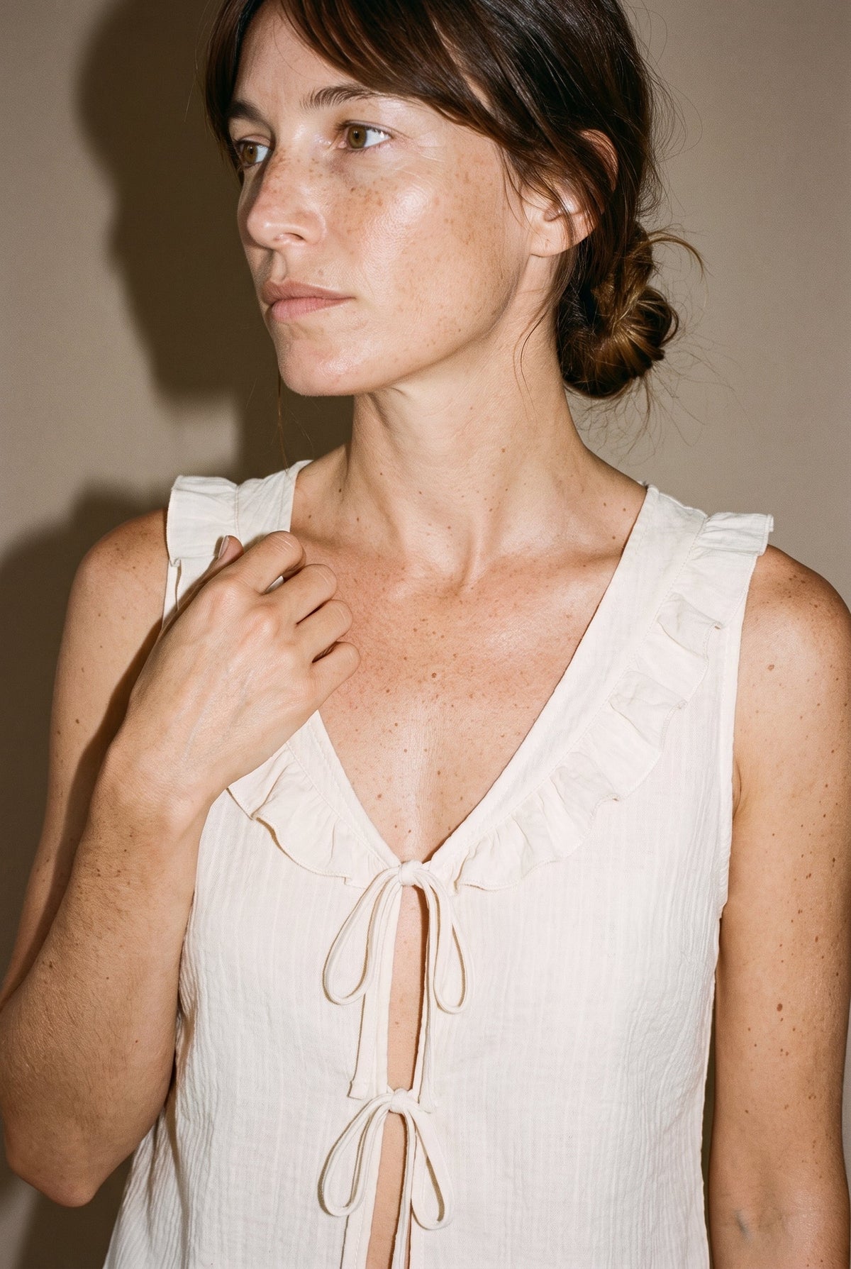 Ruffle Sleeveless Top Cream Hyfve